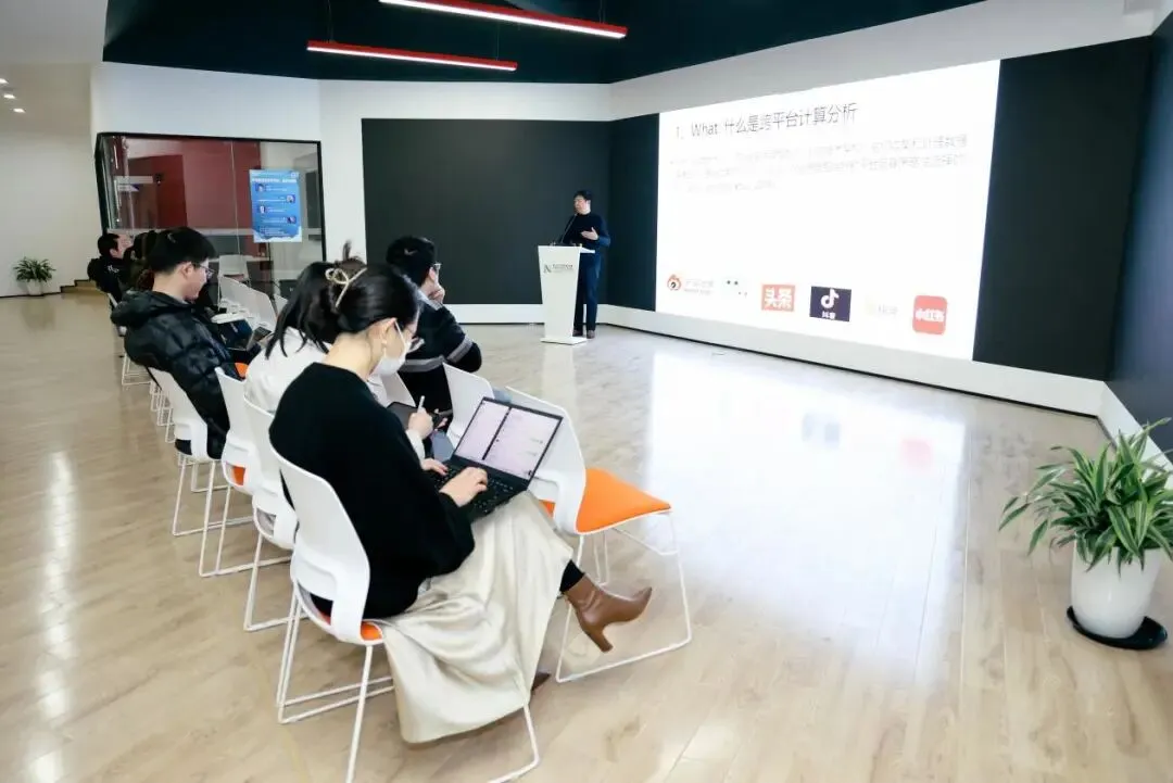 《计算社会科学，这间很新的实验室已经面向复旦人开放！》配图