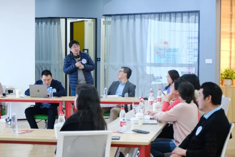 《复旦大学教师发展沙龙（第四期）——AI4SS青年教师座谈会成功举办》配图