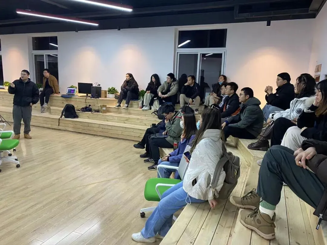 《学术沙龙（三） 对话式大型语言模型介绍——邱锡鹏》配图